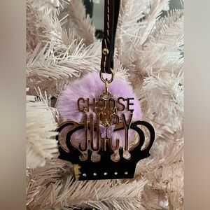 JUICY COUTURE VINTAGE GOLD TONED Y2K ‘CHOOSE JUICY’ CROWN BAG CHARM - LILAC